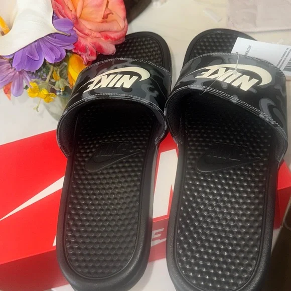 Nike Men’s BENASSI JDI PRINT
631261 013
black/summer white - Picture 3 of 5